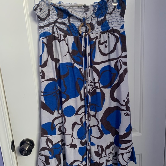 Flower Dress With Adjustable Straps - Picture 4 of 4